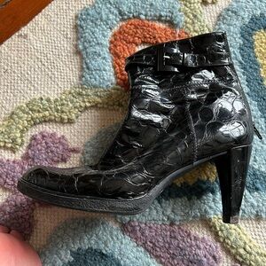 Stuart Weitzman reptile patent leather bootie sz 10